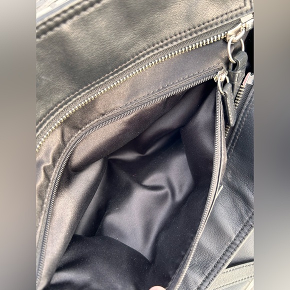 2012 Coach Leather Zip Tote Bag Black Excellent Condition - Picture 13 of 14